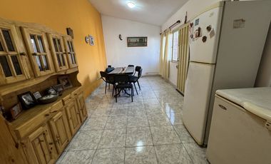 VENTA - CASA 4 DORMITORIOS