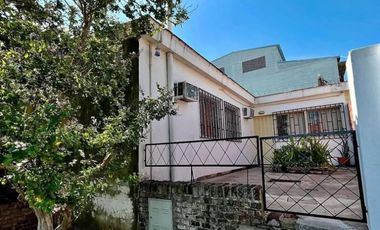 VENTA - CASA 4 DORMITORIOS