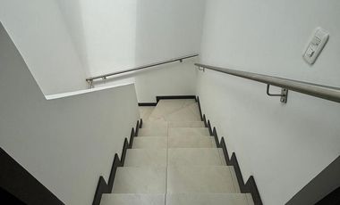 CASA DE VENTA - 3 DORMITORIOS - SALA DE ESTAR - 3 PISOS - TUMBACO