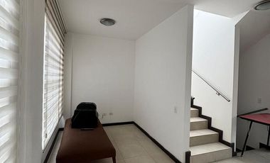 CASA DE VENTA - 3 DORMITORIOS - SALA DE ESTAR - 3 PISOS - TUMBACO
