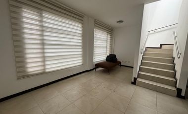 CASA DE VENTA - 3 DORMITORIOS - SALA DE ESTAR - 3 PISOS - TUMBACO