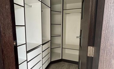 CASA DE VENTA - 3 DORMITORIOS - SALA DE ESTAR - 3 PISOS - TUMBACO