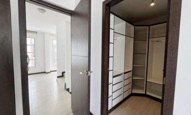 CASA DE VENTA - 3 DORMITORIOS - SALA DE ESTAR - 3 PISOS - TUMBACO