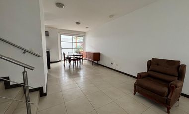 CASA DE VENTA - 3 DORMITORIOS - SALA DE ESTAR - 3 PISOS - TUMBACO