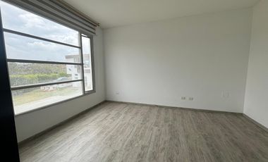 CASA DE VENTA - 3 DORMITORIOS - SALA DE ESTAR - 3 PISOS - TUMBACO