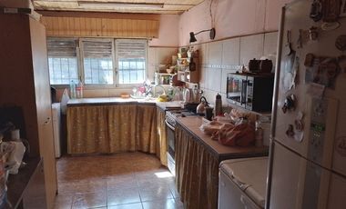 Casa de 4 dormitorios en Strauss 141