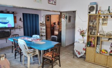 Casa de 4 dormitorios en Strauss 141