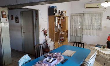 Casa de 4 dormitorios en Strauss 141