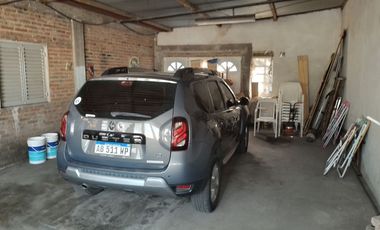 Casa de 4 dormitorios en Strauss 141