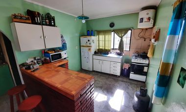 Casa de 2 dormitorios en gran lote en Villa General Savio (Sanchez)