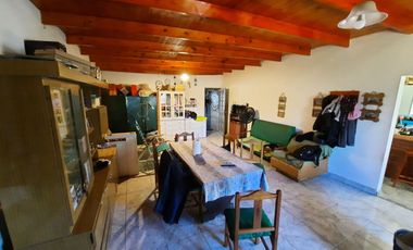 Casa de 2 dormitorios en gran lote en Villa General Savio (Sanchez)