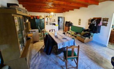 Casa de 2 dormitorios en gran lote en Villa General Savio (Sanchez)