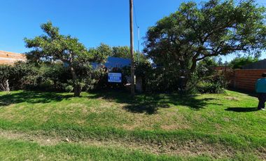Casa de 2 dormitorios en gran lote en Villa General Savio (Sanchez)
