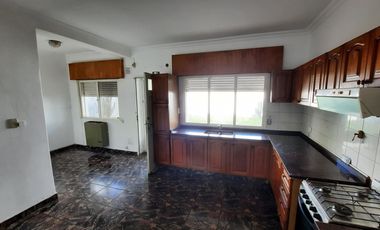 Casa de 4 dormitorios en Alvear 185