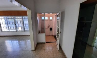 Casa de 4 dormitorios en Alvear 185