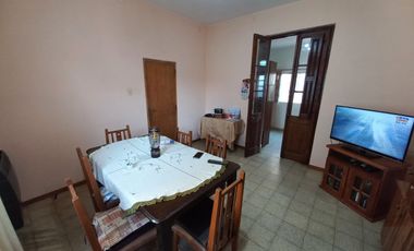 Inmueble con dos viviendas en General Rojo