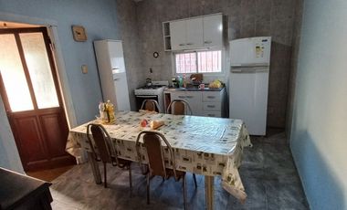 Inmueble con dos viviendas en General Rojo