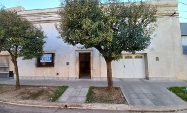 Inmueble con dos viviendas en General Rojo