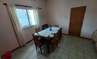 Inmueble con dos viviendas en General Rojo