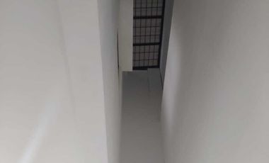 DISEWAKAN RUMAH BARU GREEN LAKE SEMIFURNISHED JAKARTA BARAT