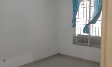 DISEWAKAN RUMAH BARU GREEN LAKE SEMIFURNISHED JAKARTA BARAT