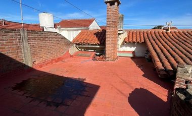 CASA EN VENTA 4 AMBIENTES AZOPARDO 4100