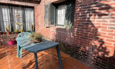 CASA EN VENTA 4 AMBIENTES AZOPARDO 4100