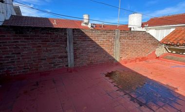 CASA EN VENTA 4 AMBIENTES AZOPARDO 4100