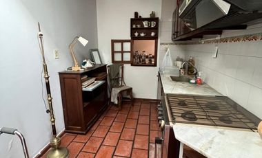 CASA EN VENTA 4 AMBIENTES AZOPARDO 4100
