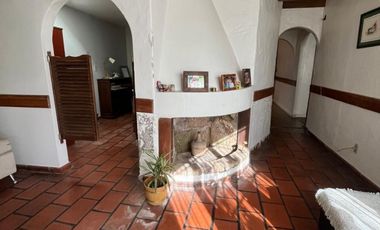 CASA EN VENTA 4 AMBIENTES AZOPARDO 4100