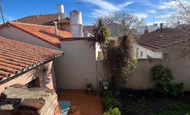 CASA EN VENTA 4 AMBIENTES AZOPARDO 4100