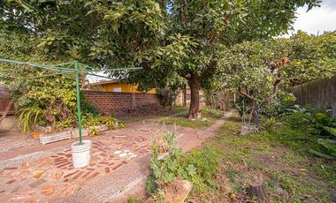 CASA 3 AMBIENTES EN VENTA TAPIALES CON GRAN PARQUE