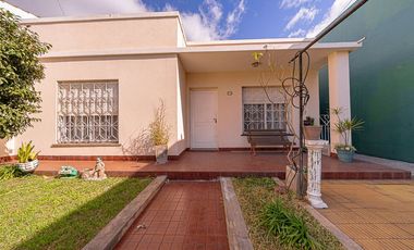 CASA 3 AMBIENTES EN VENTA TAPIALES CON GRAN PARQUE