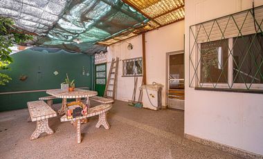 CASA 3 AMBIENTES EN VENTA TAPIALES CON GRAN PARQUE