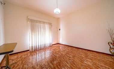 CASA 3 AMBIENTES EN VENTA TAPIALES CON GRAN PARQUE