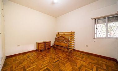 CASA 3 AMBIENTES EN VENTA TAPIALES CON GRAN PARQUE