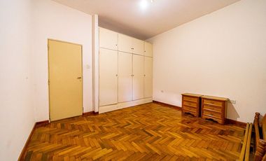 CASA 3 AMBIENTES EN VENTA TAPIALES CON GRAN PARQUE