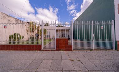 CASA 3 AMBIENTES EN VENTA TAPIALES CON GRAN PARQUE