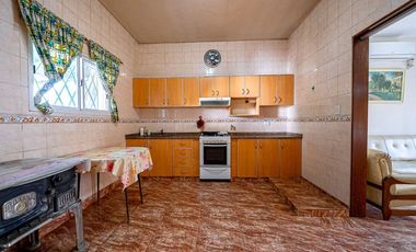 CASA 3 AMBIENTES EN VENTA TAPIALES CON GRAN PARQUE