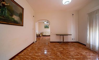 CASA 3 AMBIENTES EN VENTA TAPIALES CON GRAN PARQUE