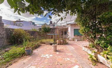 CASA 3 AMBIENTES EN VENTA TAPIALES CON GRAN PARQUE