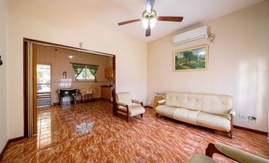 CASA 3 AMBIENTES EN VENTA TAPIALES CON GRAN PARQUE