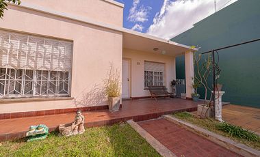 CASA 3 AMBIENTES EN VENTA TAPIALES CON GRAN PARQUE