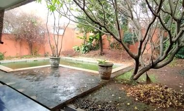 Disewakan Rumah Kemang Utara dengan Swimming Pool