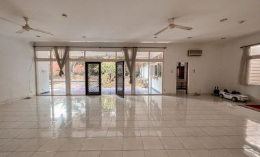 Disewakan Rumah Kemang Utara dengan Swimming Pool