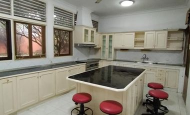 Disewakan Rumah Kemang Utara dengan Swimming Pool