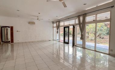 Disewakan Rumah Kemang Utara dengan Swimming Pool
