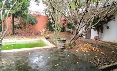 Disewakan Rumah Kemang Utara dengan Swimming Pool
