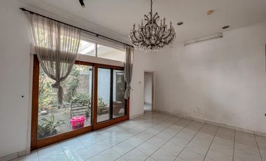 Disewakan Rumah Kemang Utara dengan Swimming Pool