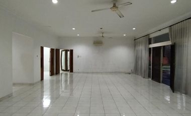 Disewakan Rumah Kemang Utara dengan Swimming Pool